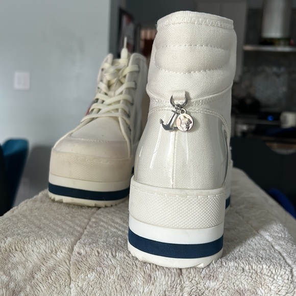 Disney & Call it Spring Donald Duck Vegan Platform Sneakers - Picture 4 of 15